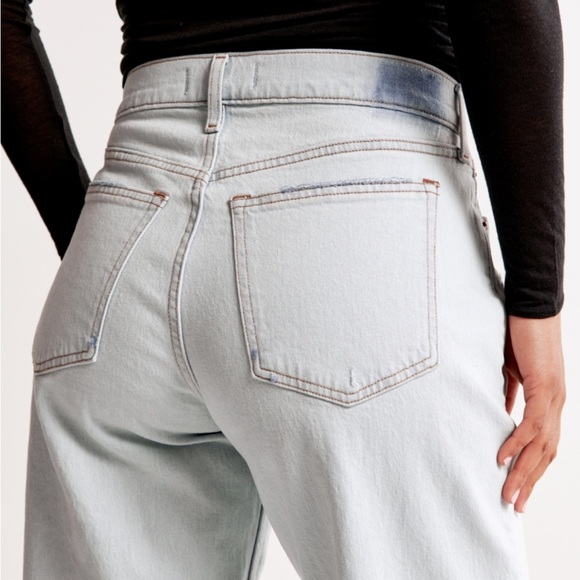 Abercrombie & Fitch Curve Love Low Rise Baggy Jeans - Picture 6 of 14